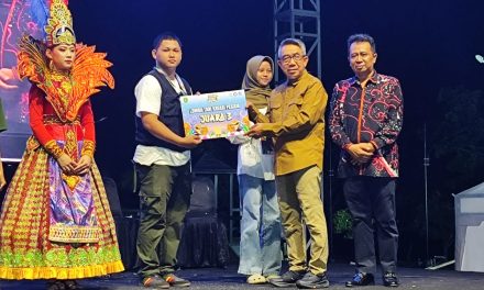 Bupati Ardiansyah Serahkan Penghargaan Lomba Seni Budaya di Penutupan Magic Land 2025