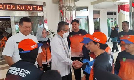 Porseni Kaltim 2025: Bupati Kutim Lepas 59 Peserta PGRI untuk Berlaga di Balikpapan