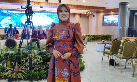 Bunga Telang Jadi Motif Unggulan dalam Lomba Warsa Busana, Camat Hasdiah Curi Perhatian