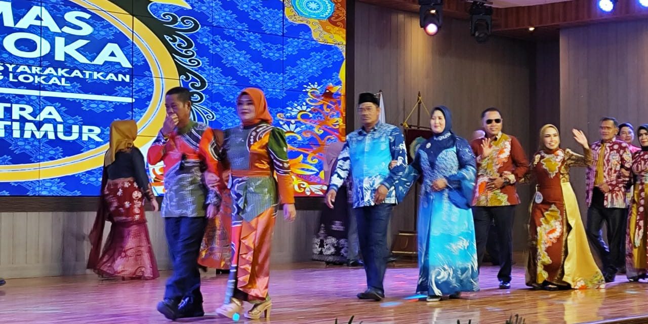 Camat se-Kutim Tampil Memukau dalam Lomba Busana Wastra Gemas Saloka