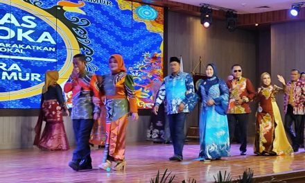 Camat se-Kutim Tampil Memukau dalam Lomba Busana Wastra Gemas Saloka