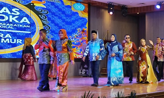 Camat se-Kutim Tampil Memukau dalam Lomba Busana Wastra Gemas Saloka