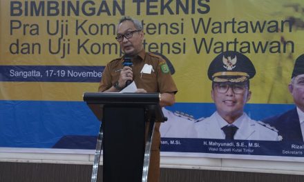 Kadis Kominfo Staper Kutim Tekankan Pentingnya Kompetensi Wartawan