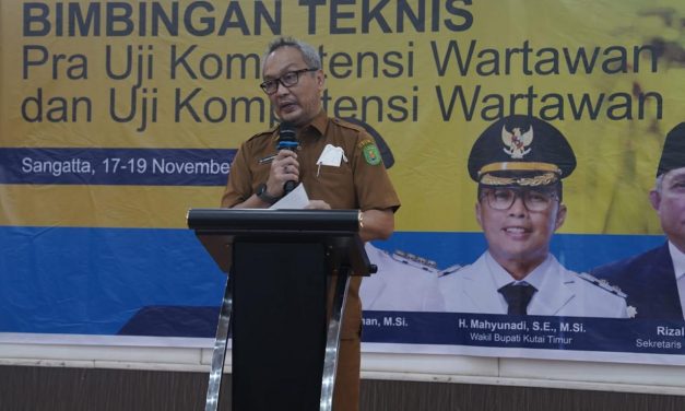 Kadis Kominfo Staper Kutim Tekankan Pentingnya Kompetensi Wartawan