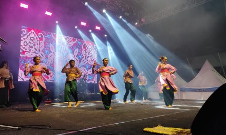 Penampilan Tari Etam Bejepen Menghipnotis Pengunjung di Malam Penutupan Magic Land