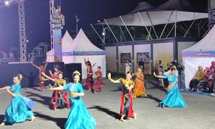 Judulnya Tarian Magic Land Buka Festival Magic Land Kutim 2025