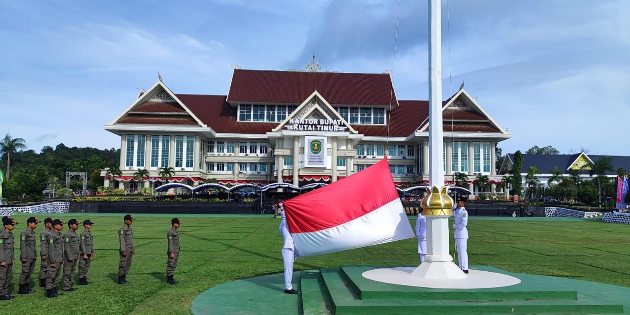 Bupati Ardiansyah Pimpin Upacara HGN ke-80, Tekankan Peran Guru sebagai Agen Peradaban