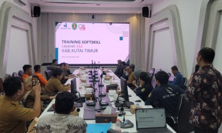 Tingkatkan Kualitas Layanan Darurat, Kominfo Staper Kutim Latih Operator Call Center 112