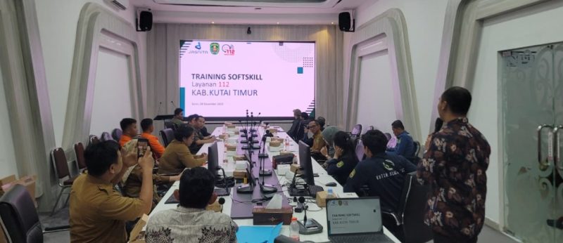 Tingkatkan Kualitas Layanan Darurat, Kominfo Staper Kutim Latih Operator Call Center 112