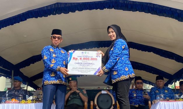 Momentum HUT KORPRI, 16 Cabor ASN Kutim Terima Penghargaan dan Uang Pembinaan