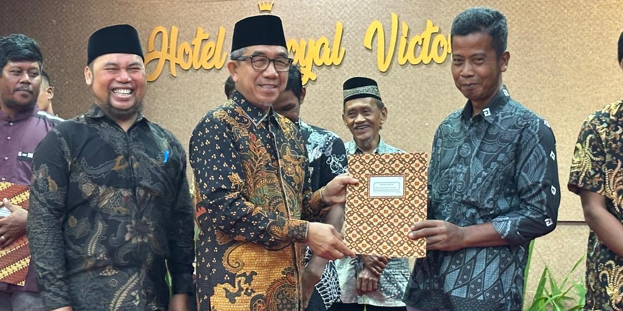 Bupati Kutim Apresiasi Garda Terdepan Kebersihan, Tambahkan Bonus untuk 30 Petugas Teladan