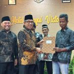 Bupati Kutim Apresiasi Garda Terdepan Kebersihan, Tambahkan Bonus untuk 30 Petugas Teladan