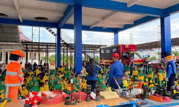 Jadi Pemadam Cilik, Anak-anak TK ABA Latihan Hadapi Bahaya Api