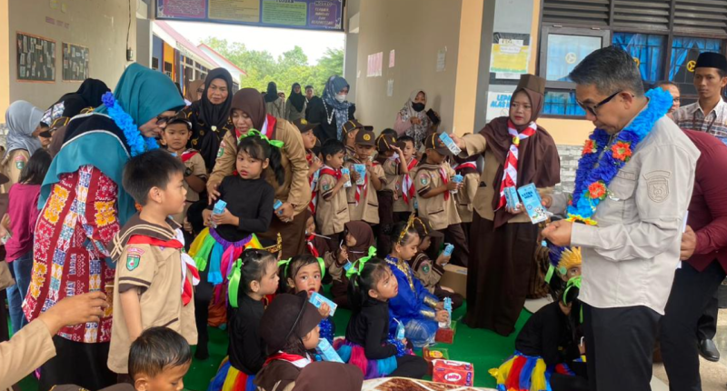 Bupati Kutim Luncurkan Gratis Minum Susu dan Alat Antropometri, Perkuat Upaya Tekan Stunting