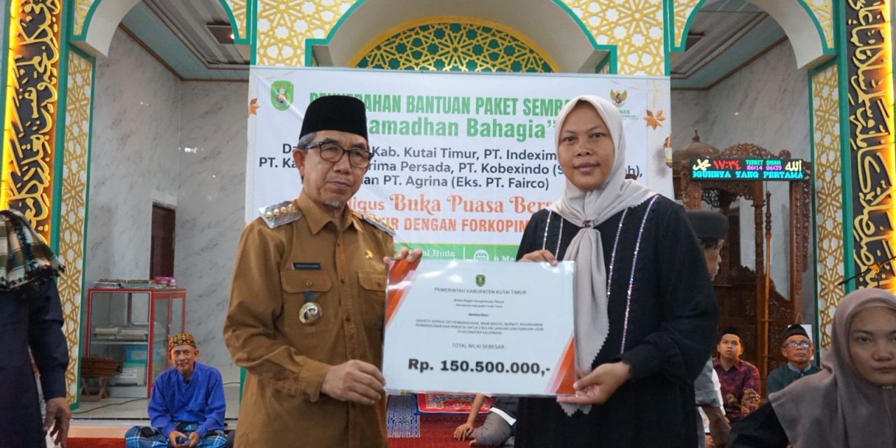 Baznas Kutim Salurkan 4.500 Paket Sembako “Ramadhan Bahagia”, Bupati Serahkan Bantuan di Kaliorang