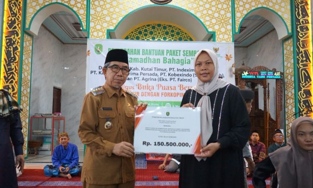 Baznas Kutim Salurkan 4.500 Paket Sembako “Ramadhan Bahagia”, Bupati Serahkan Bantuan di Kaliorang