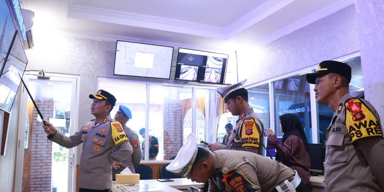 Kapolres Kutim Pantau Arus Mudik di Pos Terpadu Simpang Tiga Sangatta