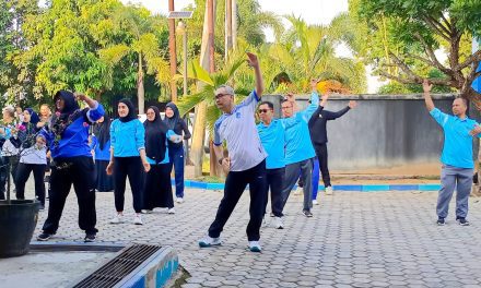 DWP Kutim Gelar Senam Pagi di Diskominfo Staper, Bangun Energi Positif Aparatur