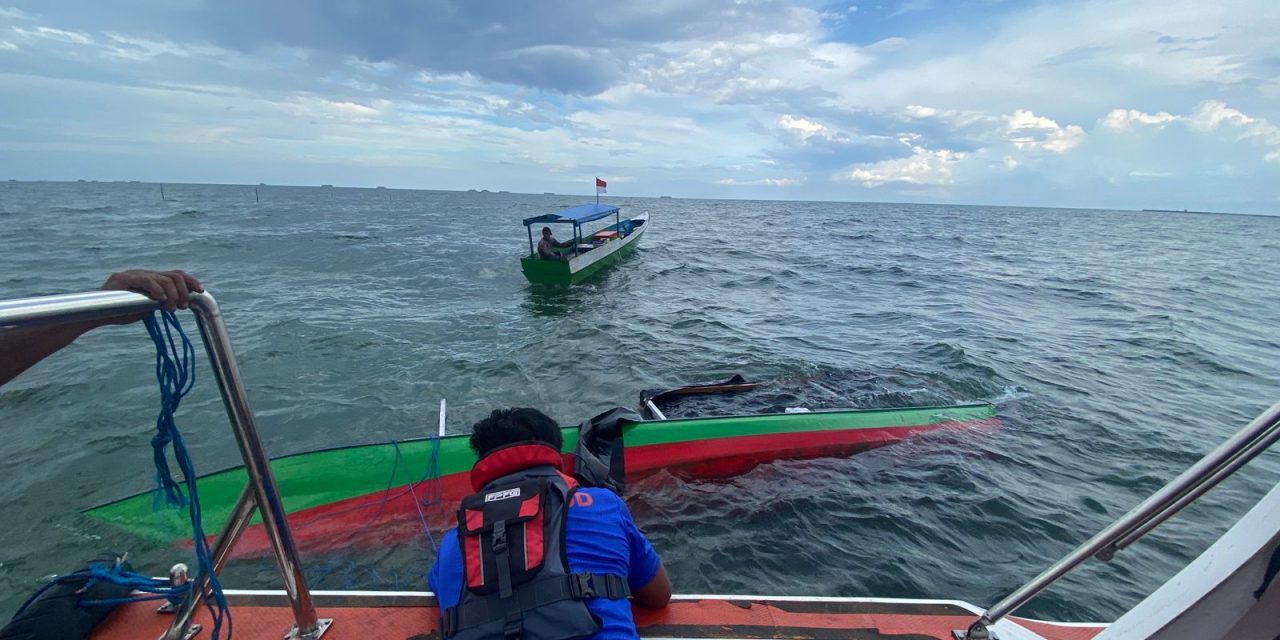 Cuaca Buruk Picu Perahu Terbalik, Satpolairud Kutim Selamatkan Tiga Pemancing