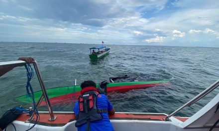 Cuaca Buruk Picu Perahu Terbalik, Satpolairud Kutim Selamatkan Tiga Pemancing