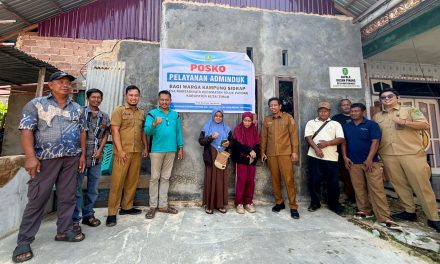 Disdukcapil Kutim Jemput Bola, Warga Kampung Sidrap Dipermudah Ubah Data Kependudukan