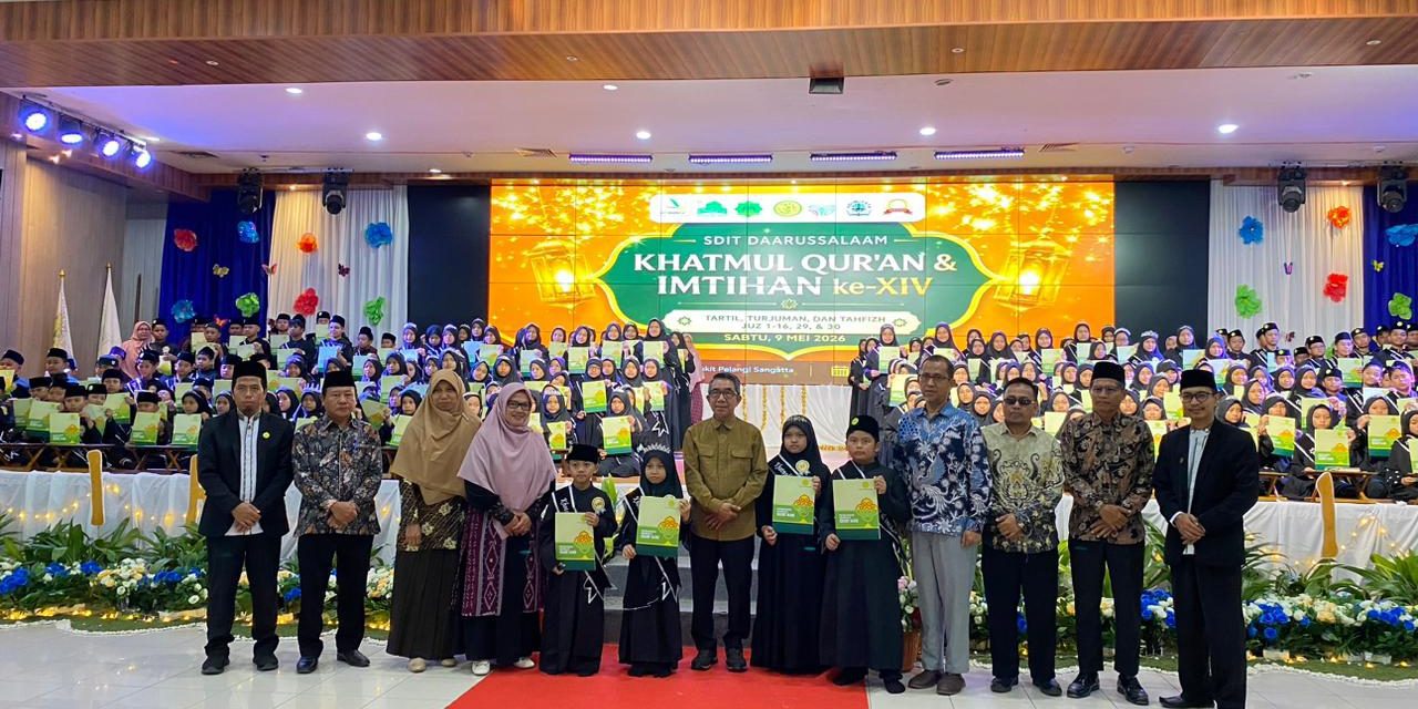 Bupati Kutim Beri Hadiah Santri Penghafal Al-Qur’an di SDIT Daarussalam