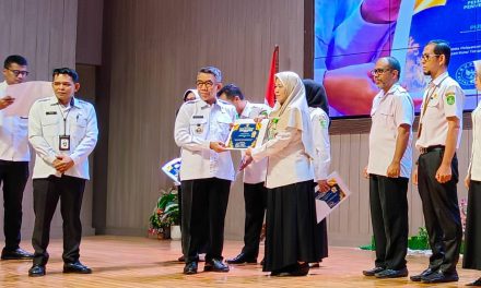 Bupati Ardiansyah Serahkan Penghargaan Pelayanan Publik 2025, Dorong ASN Terus Berinovasi