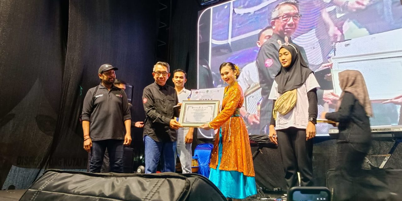 Bupati Ardiansyah Tutup Festival Sekerat Nusantara V, Dorong UMKM dan Budaya Makin Berkembang