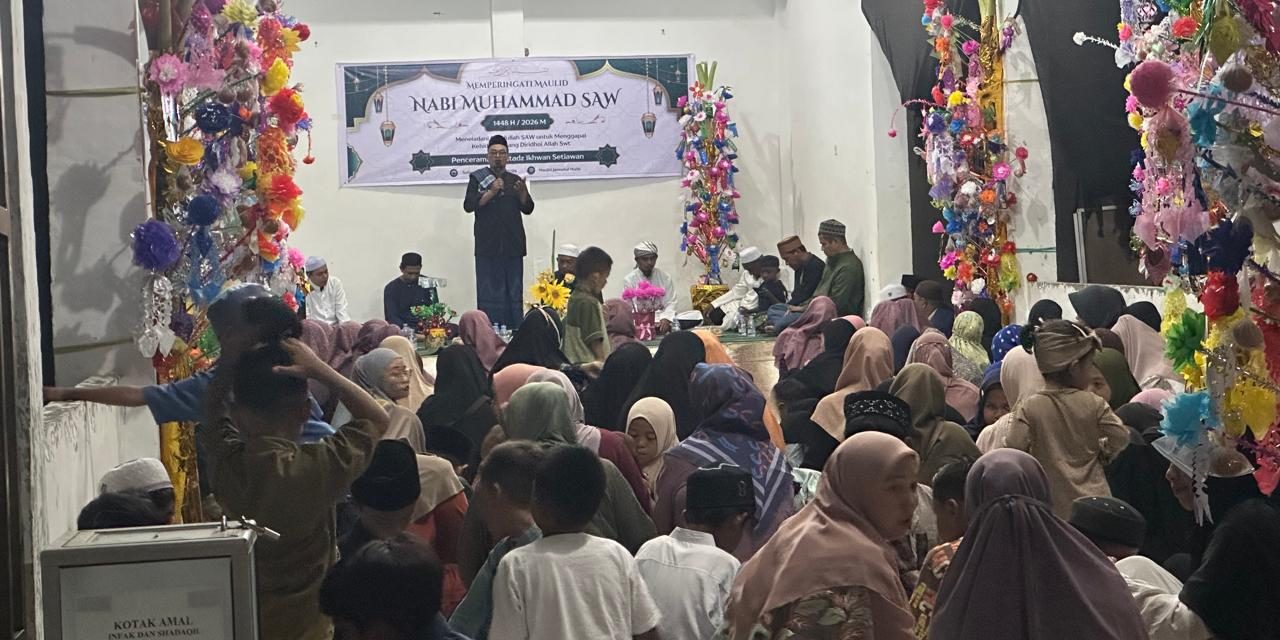 Bahas Syafaat Rasullulah SAW, Maulid Nabi RT 65 Griya Bukit Pelangi Berlangsung Khidmat