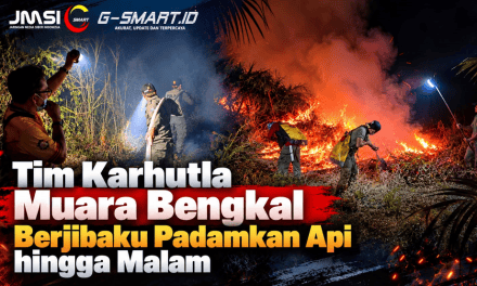 Tim Karhutla Muara Bengkal Berjibaku Padamkan Api hingga Malam