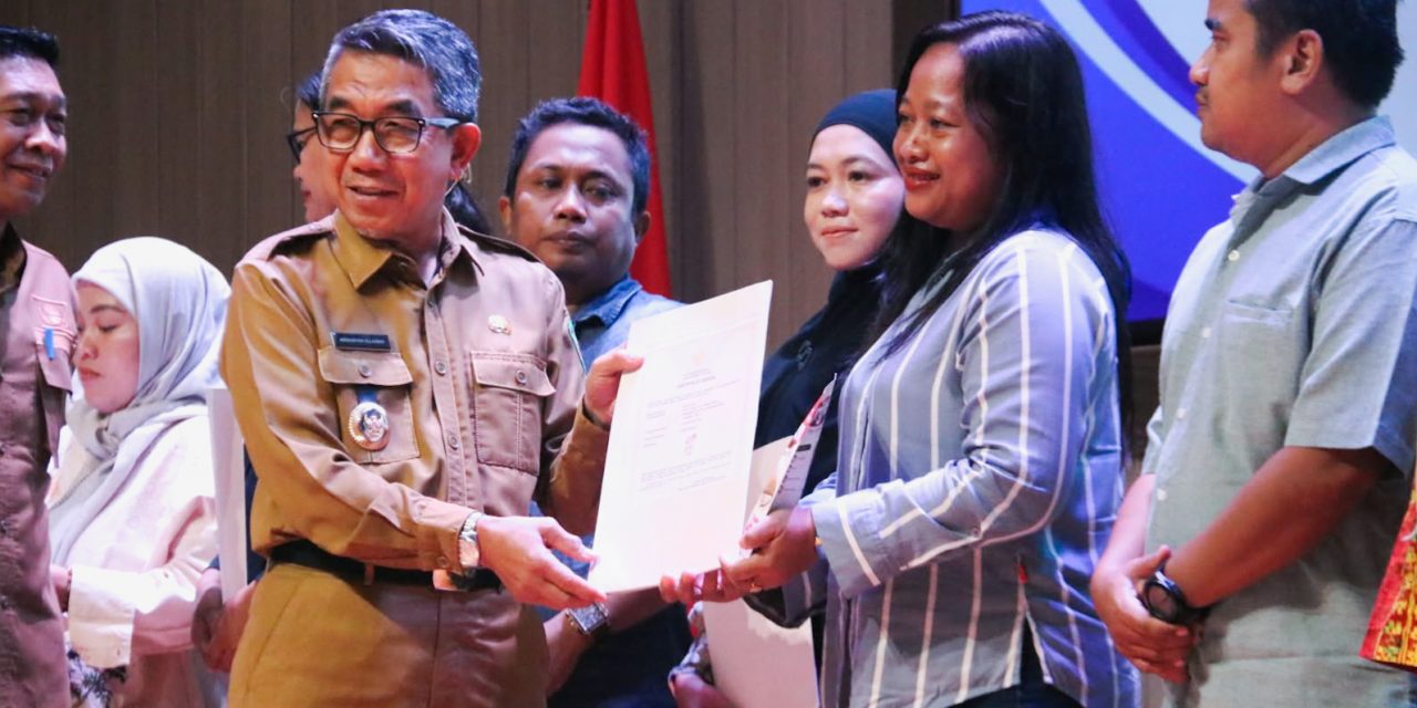 Pemkab Kutim Serahkan 121 Sertifikat HKI Kepada Pelaku UMKM