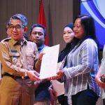 Pemkab Kutim Serahkan 121 Sertifikat HKI Kepada Pelaku UMKM
