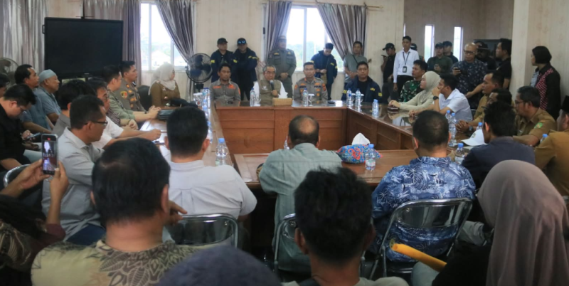 Mediasi Konflik Lahan Ranpul, Bupati Ardiansyah Dorong Kesepakatan Bersama